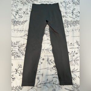 Seamless grey ribbed leggings